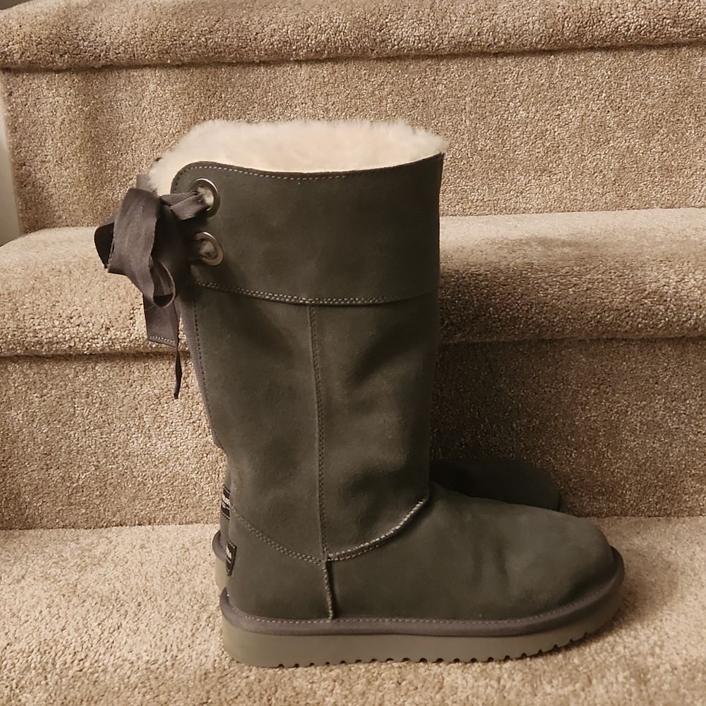 Koolaburra by UGG "Andrah" Gray Suede Boots Sherpa Lining & Ties at Back Size 5